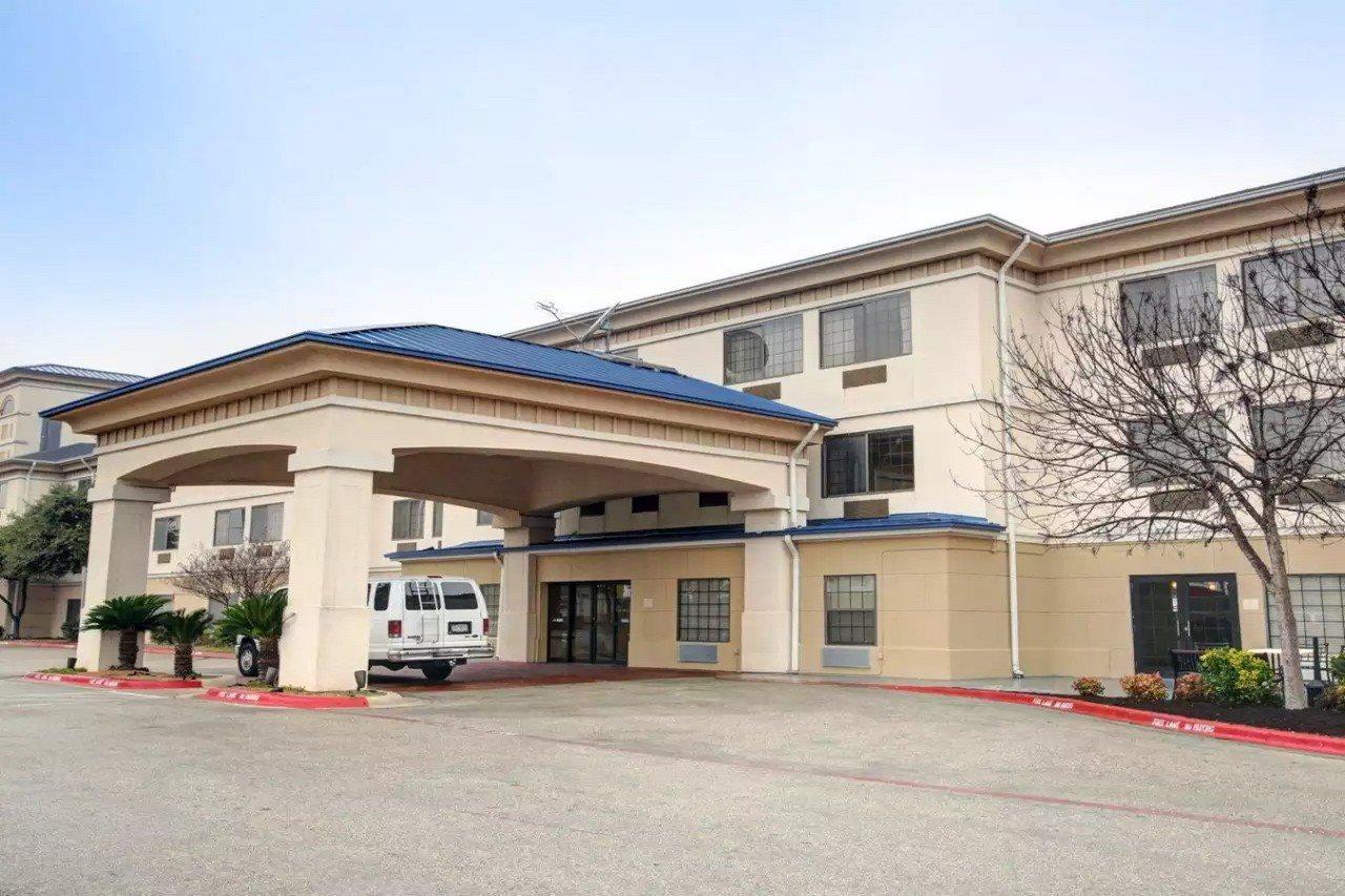 Quality Inn & Suites Airport أوستن المظهر الخارجي الصورة