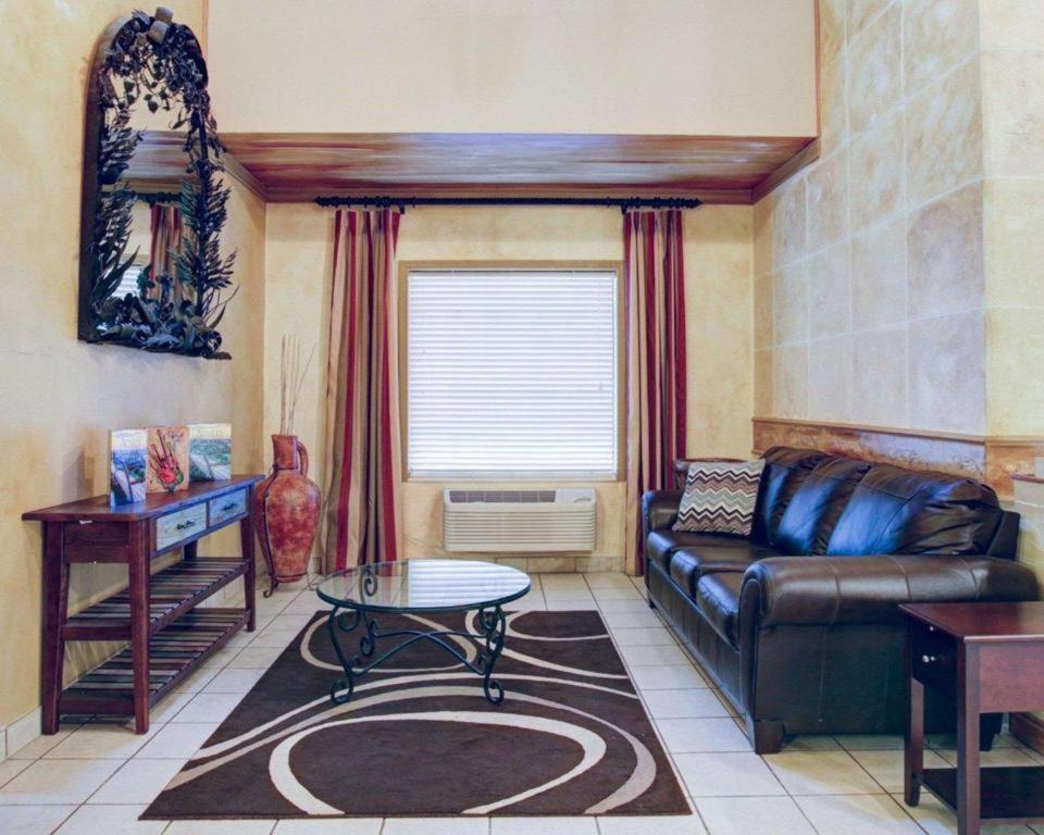 Quality Inn & Suites Airport أوستن المظهر الخارجي الصورة